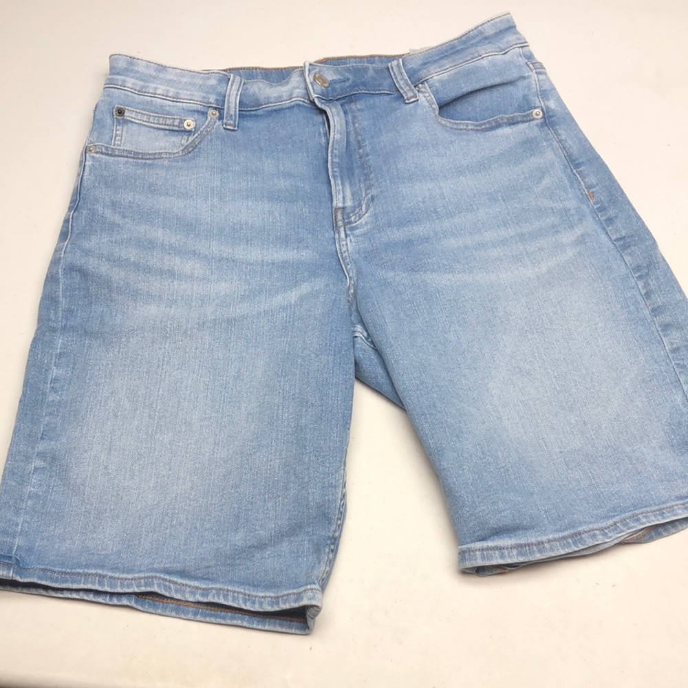 LIKE NEW MENS CALVIN KLEIN LIGHTWASH JEAN SHORTS W31x9 ⭐️